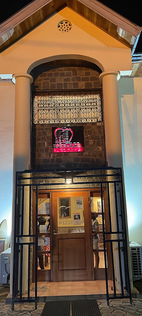 La Pizzeria